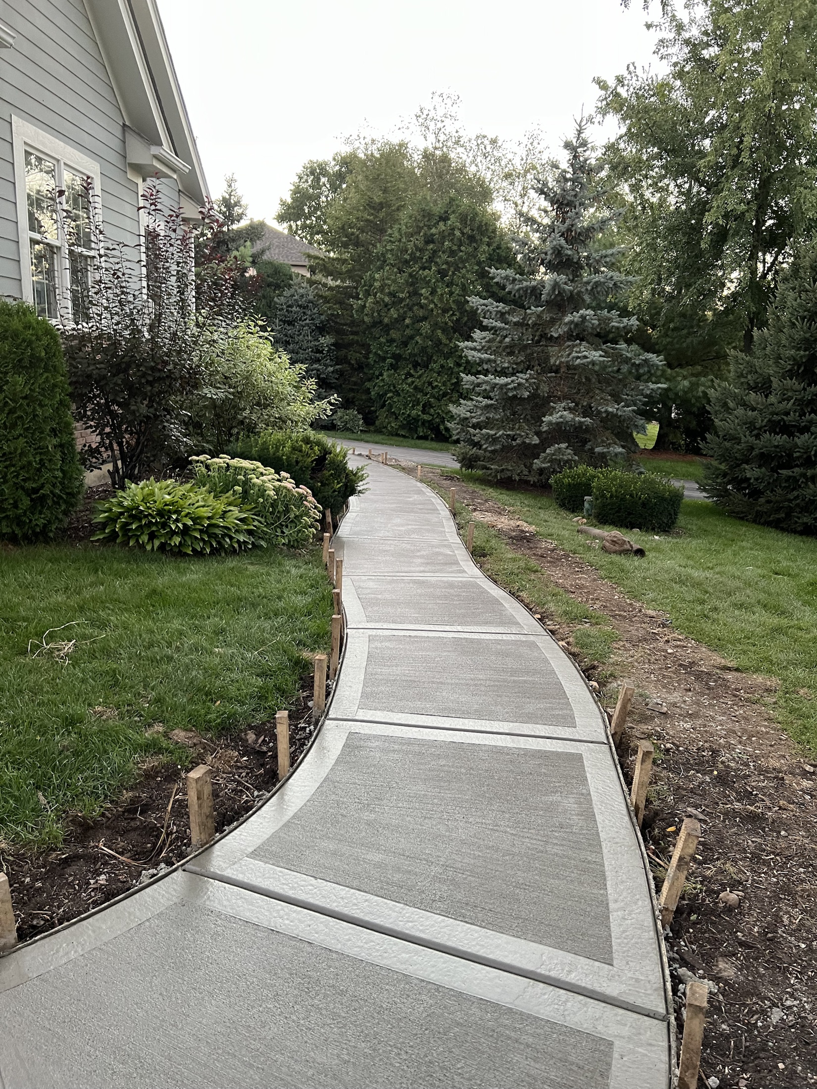 Residential curved sidewalk project by PFS Concrete & Asphalt